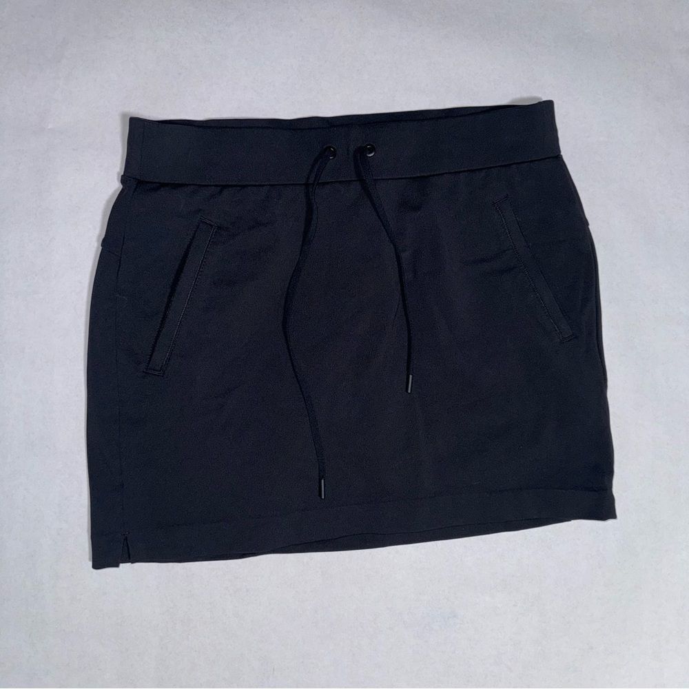 Athleta Women’s Modern Metro Black Skort Small 2 front zip 1 back zip Pockets